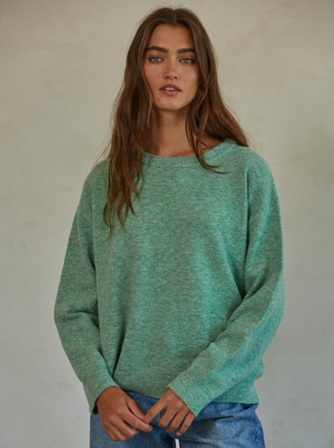 Verde Valley Pullover Knit Polyester Wool Spandex Sweater Ribbed Detailed Crew Neck Long Sleeve Pullover Top 93% Polyester, 5% Wool, 2% Spandex Color: Green This stylish Verde Valley Pullover is sure to keep you comfortable on those cooler days. Crafted from a super soft and cozy fabric, its vibrant green hue will make a statement wherever you go. Perfect for a casual day out or when you need an extra layer.