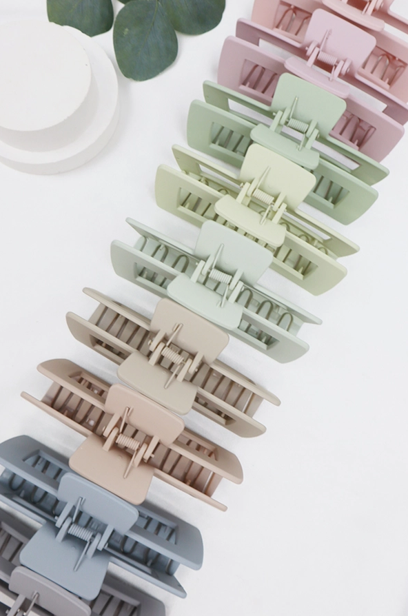 Matte Jumbo Cut Out Rectangle Hair Claw