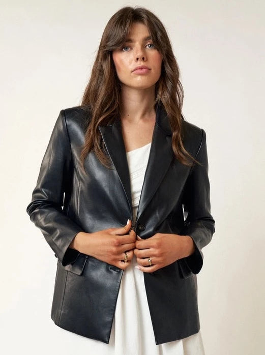Faux Leather Jacket Faux leather fabrication Oversized fit Front flap pockets Button front closure 50% PU, 50% Cotton Color: Black This oversized jacket is crafted with quality faux leather, offering a stylish and comfortable look. It features a warm and breathable inner lining for optimal comfort. The perfect piece to take your look to the next level.