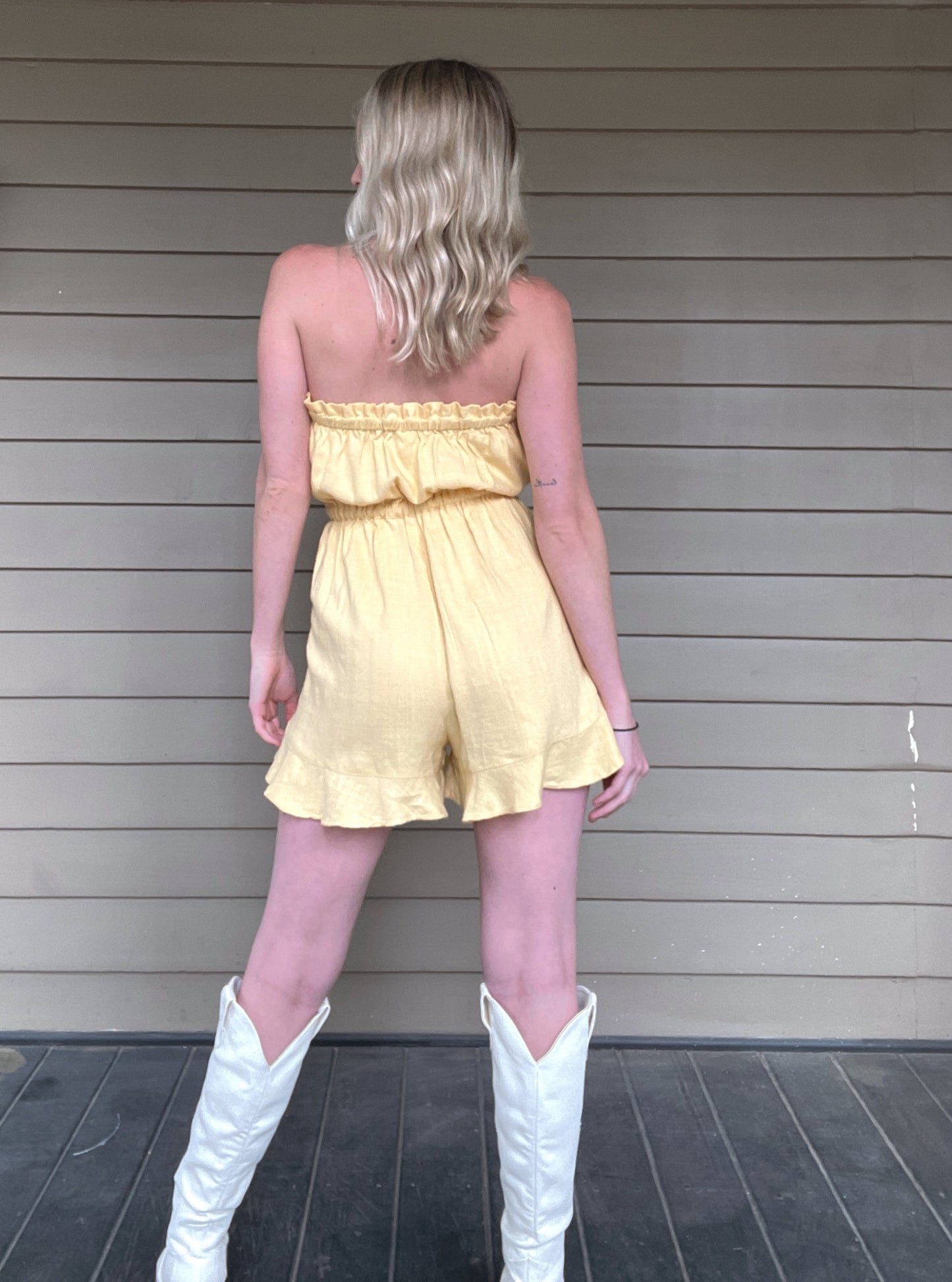Miss Sunshine Linen Tube Romper - Melon Strapless tube style romper Draw string waist Ruffle detail Pockets 53% Viscose, 47% Cotton Color: Melon Look your best in this Miss Sunshine Linen Tube Romper. Crafted from light and airy linen, this strapless romper will keep you cool in the summer heat. Its mellow melon color adds an extra touch of brightness to your look.