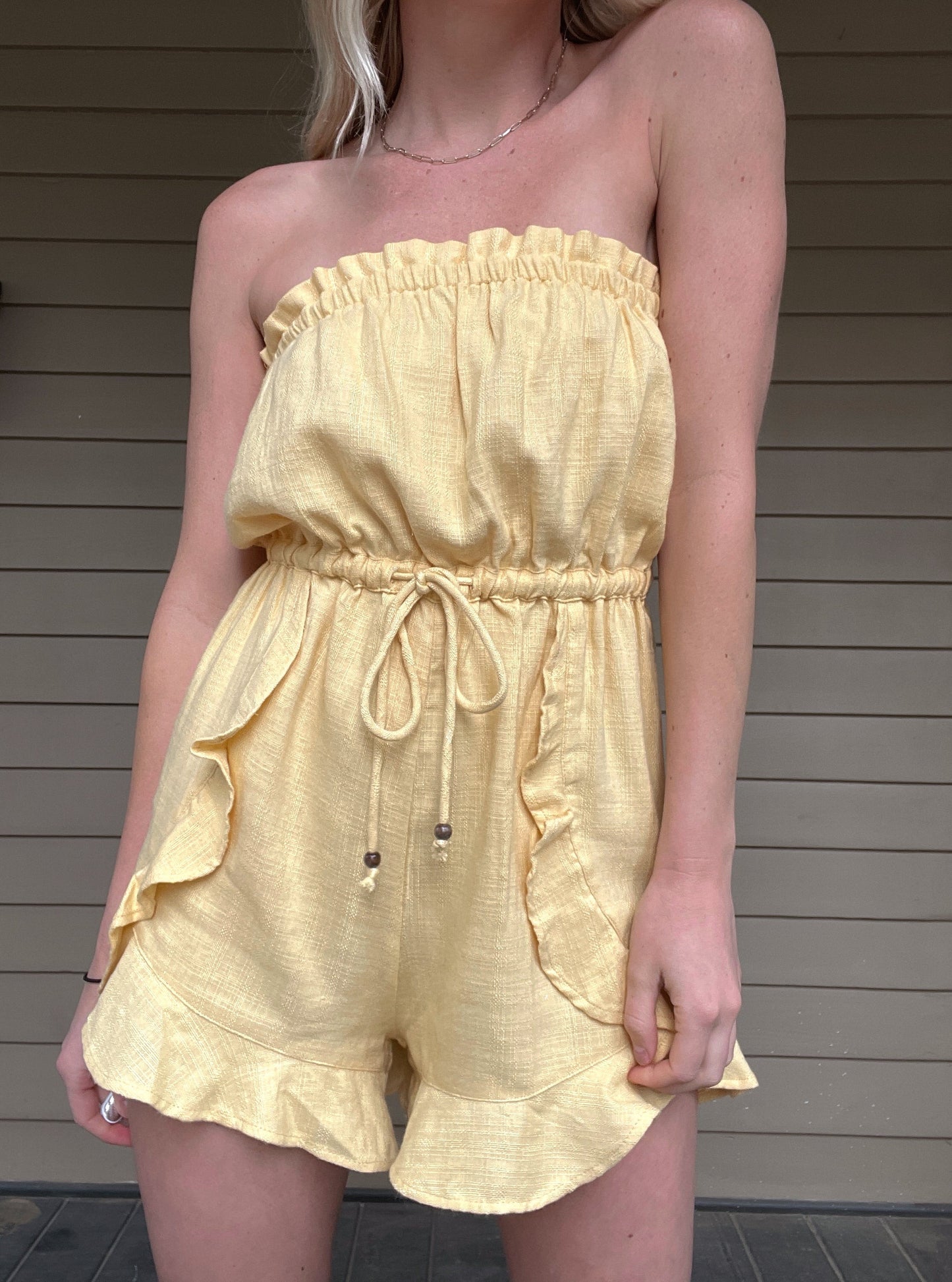 Miss Sunshine Linen Tube Romper - Melon Strapless tube style romper Draw string waist Ruffle detail Pockets 53% Viscose, 47% Cotton Color: Melon Look your best in this Miss Sunshine Linen Tube Romper. Crafted from light and airy linen, this strapless romper will keep you cool in the summer heat. Its mellow melon color adds an extra touch of brightness to your look.