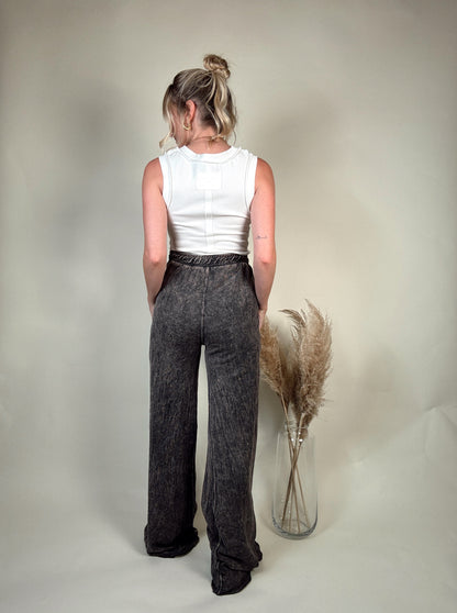 Relaxed Wide Leg Pants