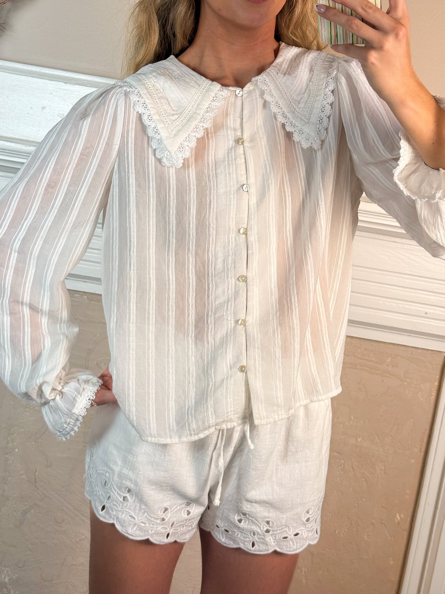Scallop Lace Collar Button Blouse