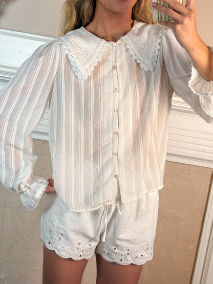 Scallop Lace Collar Button Blouse