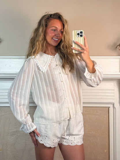 Scallop Lace Collar Button Blouse