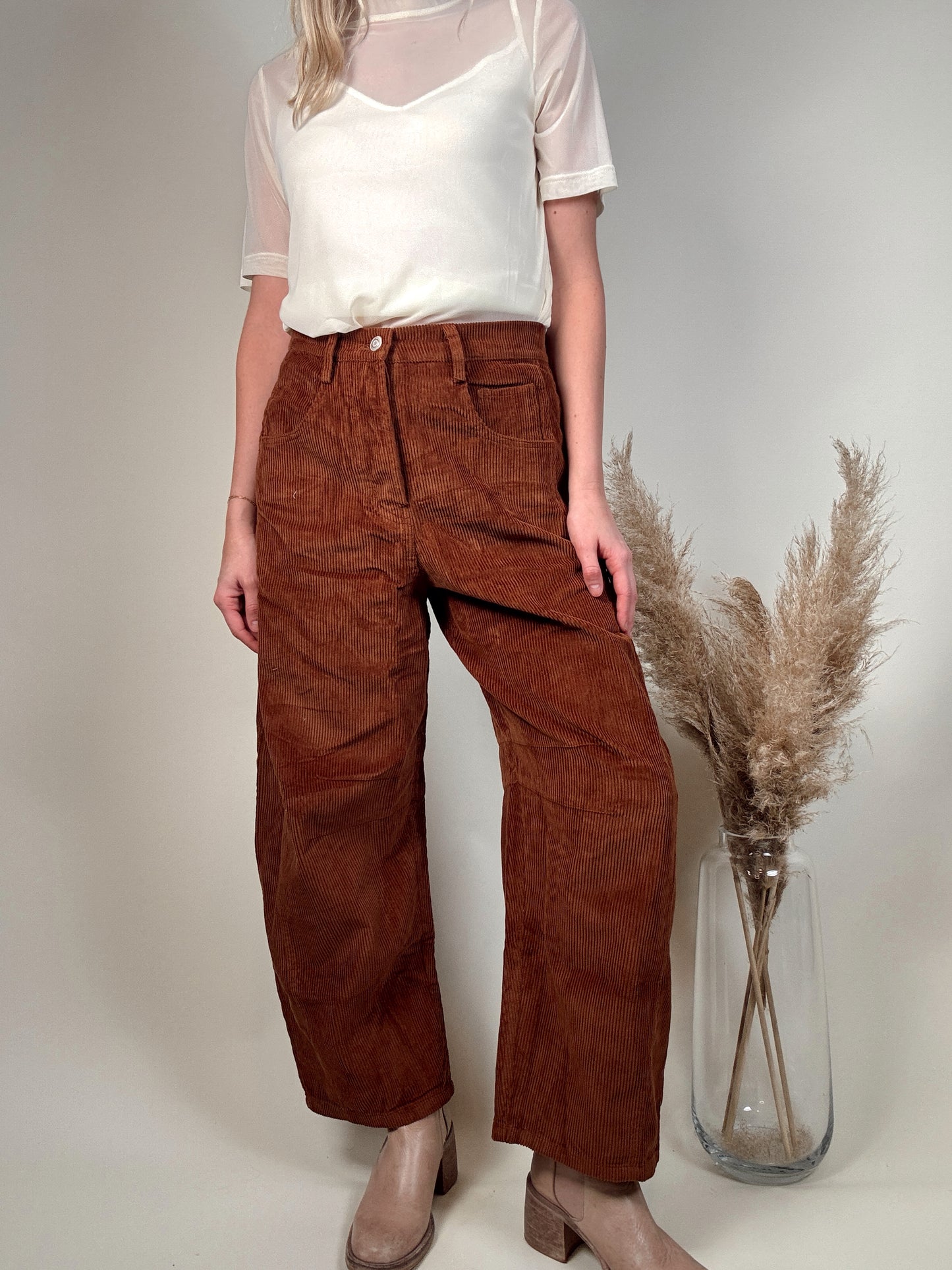 Corduroy Barrel Jeans - Brown