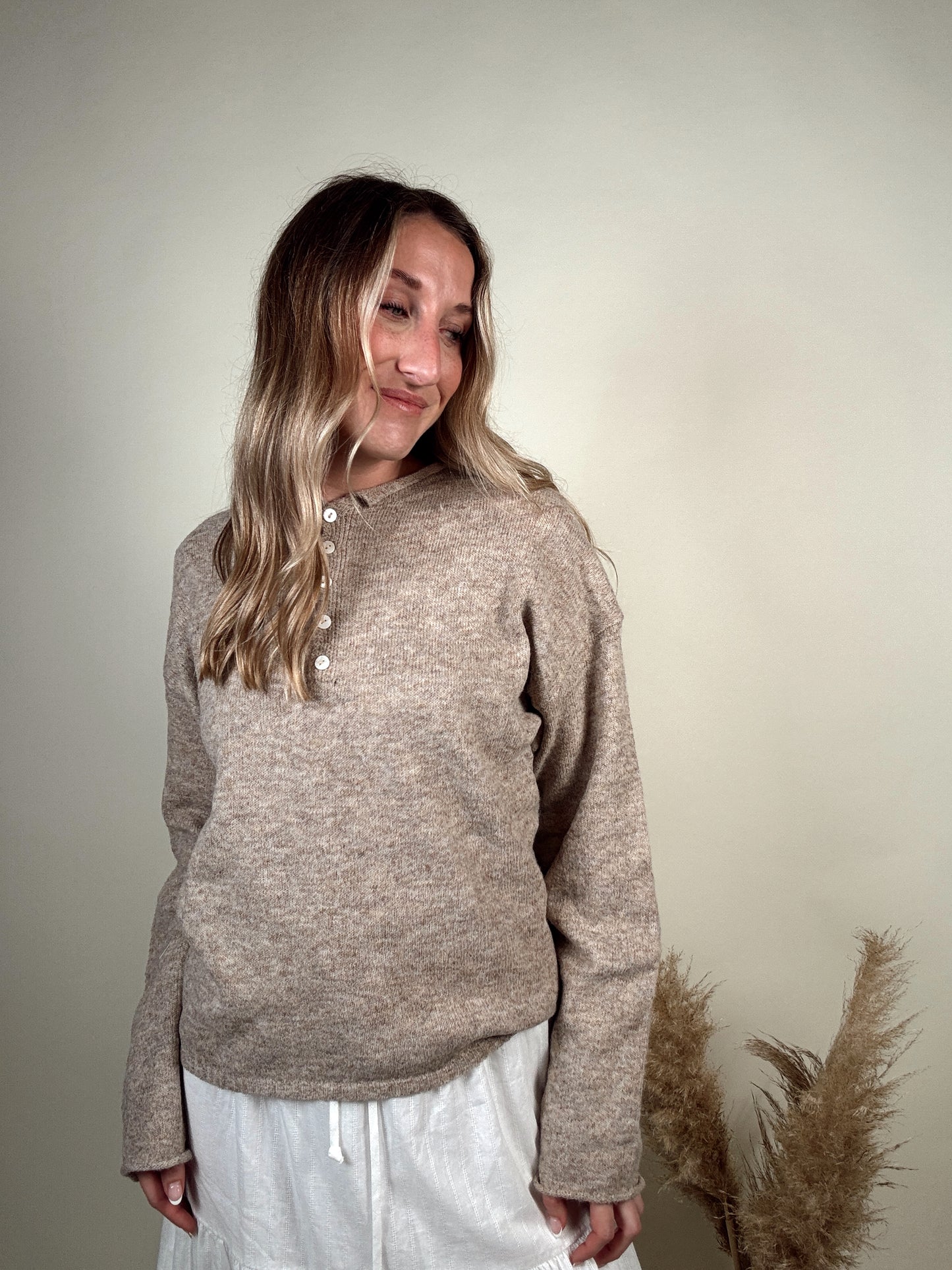 Nola Henley Pullover - Mocha