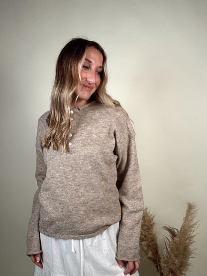 Nola Henley Pullover - Mocha