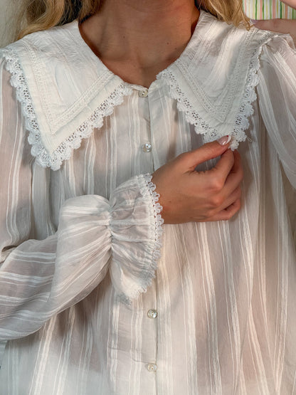 Scallop Lace Collar Button Blouse