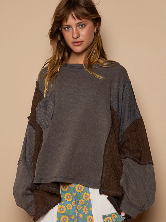 This cozy oversized top is perfect for chilly days. Crafted with thermal details, the Noda Thermal Top offers a comfortable boho style fit with plenty of room to move. Ideal for layering, it's the perfect accessory for staying warm.