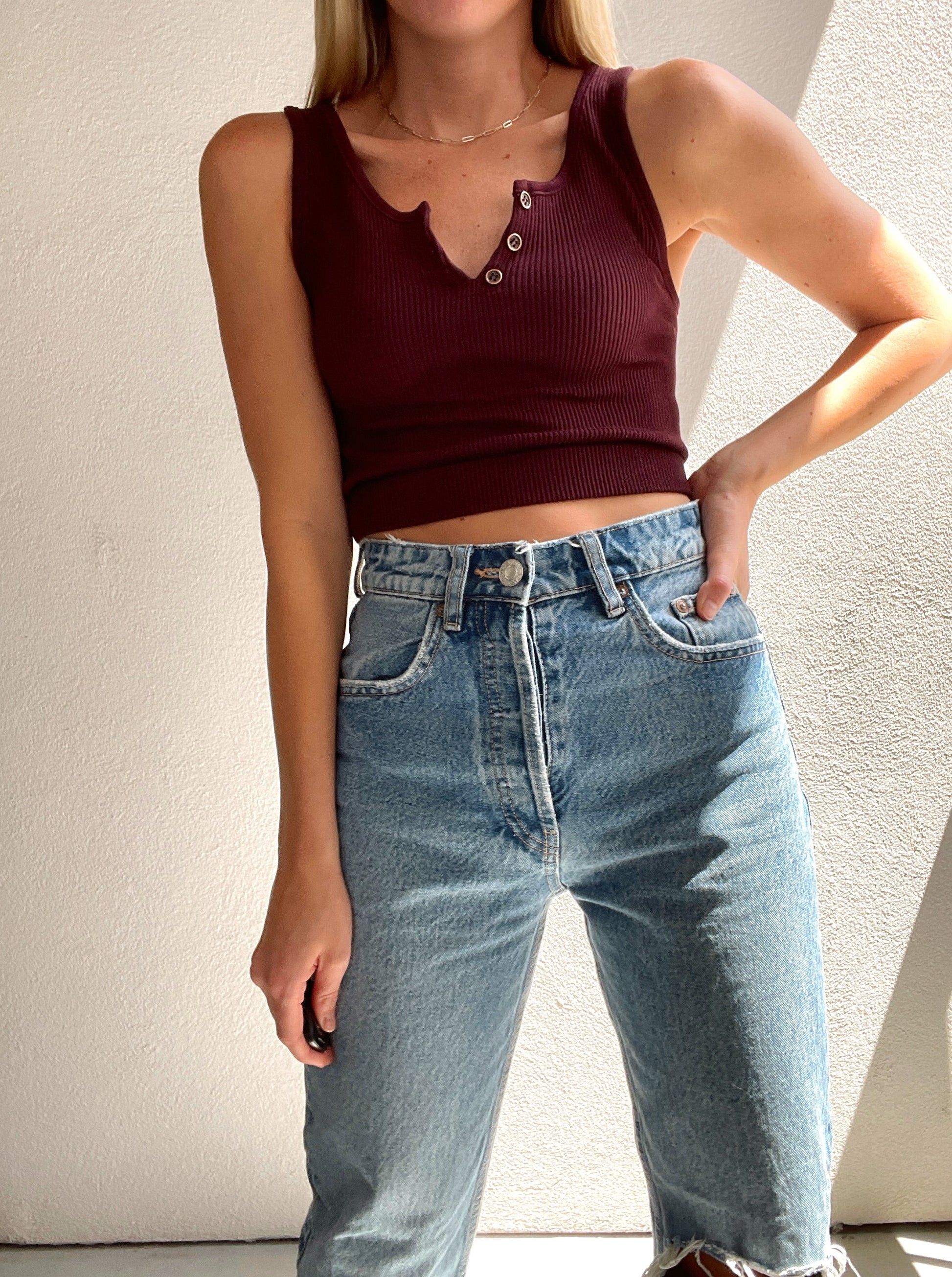 Day Dreamer Brami Cassis High Quality Seamless Square Neck Wide Shoulder Button Down Crop Tank 