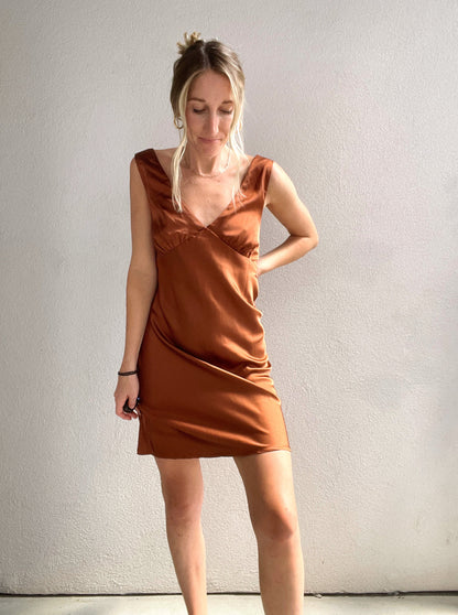 V neck sleeveless satin dress, loose fitting